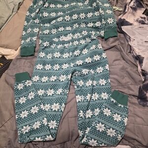Green and White Snowflake Pajama Set
